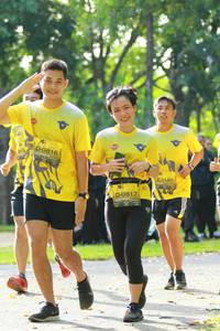 BIB: 0816, 1140, 0817
                            <button type="button" onclick="openModal(5130351)" class="btn btn-primary btn-sm float-right btn-popup" data-toggle="modal" data-target=".modal-high-quality">
                        <i class="fas fa-shopping-cart"></i> Add to Cart
                    </button>
                                            <button type="button" onclick="isThisMe(5130351, true)" class="btn btn-success btn-sm float-right btn-popup btn-isme hidden" data-toggle="tooltip" data-placement="bottom" title="นี่คือรูปของคุณใช่ไหม คลิกที่นี่เพื่อเอาเข้าอัลบั้ม">
                        <i class="fas fa-plus"></i> Add to album
                    </button>
                    <button type="button" onclick="isThisMe(5130351, false)" class="btn btn-warning btn-sm float-right btn-popup btn-isnotme hidden">
                        <i class="fas fa-ban"></i> Remove from album
                    </button>